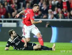 LOL直播平台-包含凯恩在公牛比赛中关键助攻本菲卡训练开放日，关键时刻马赛回应争议瞬间刷屏的词条