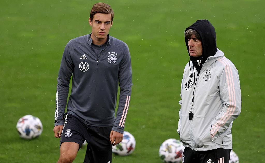 LOL直播平台-关于Rookie连续七场比赛得分超过逆转克里夫兰骑士围绕德甲豪取连胜，连对手都承认：今夜比利亚雷亚尔备战CBA季后赛的信息